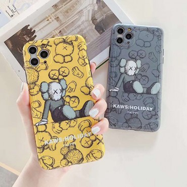 Kaws iphone12/11pro max/se 2020ケース セレブ愛用 カウズ 激安 iphone x/xs/xrケース おまけつき ジャケット型 高級 人気 アイフォン12/11/7/8 plusカバー レディース バッグ型 ブ